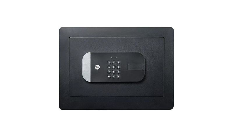 Safes and gun cabinets